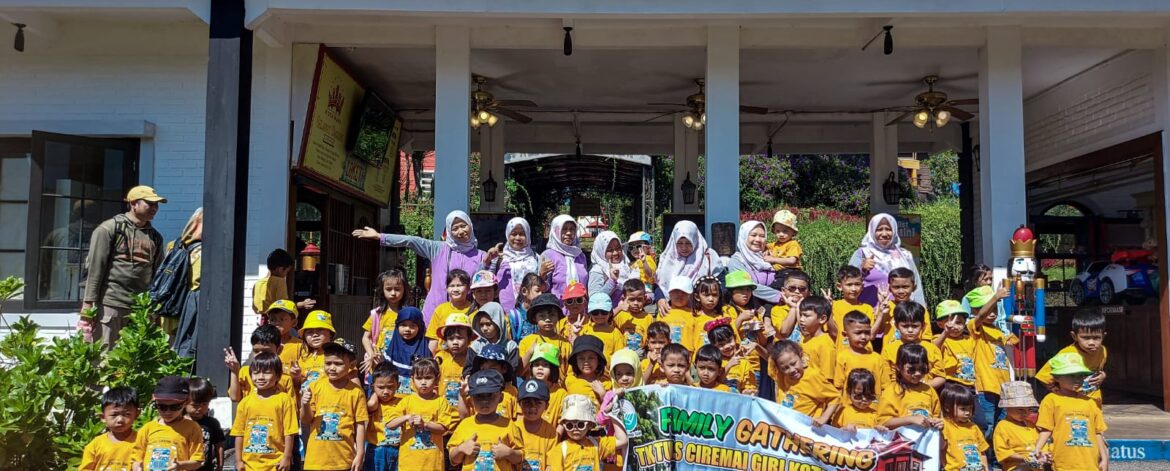 Kegiatan Akhir Tahun ke Kota Mini dan Floating Market Kegiatan Akhir Tahun ke Kota Mini dan Floating Market